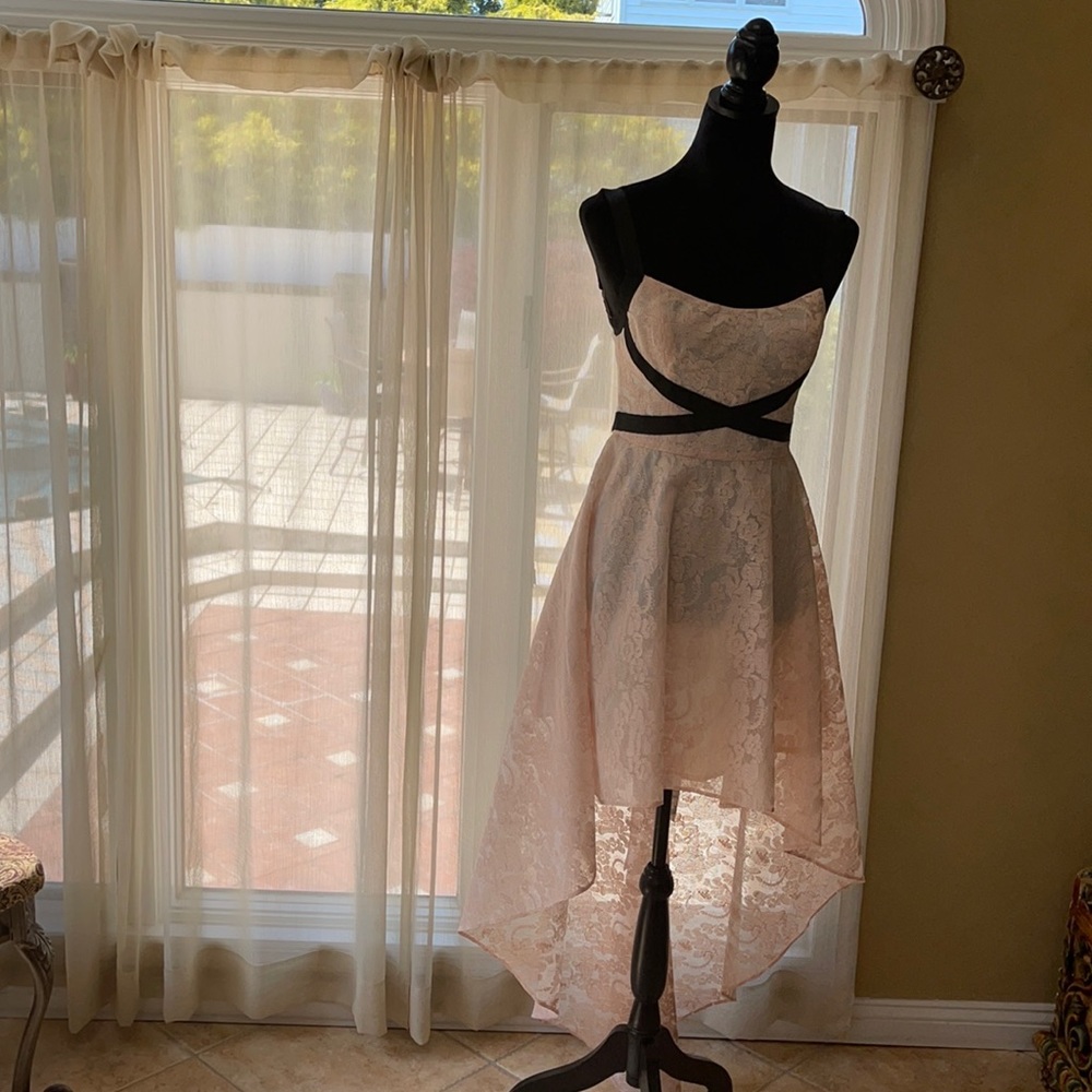 Nissa High-Low pink lace party dress Size US 6